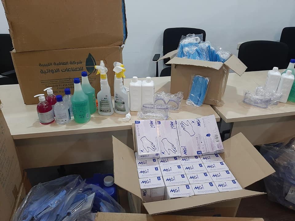 أبو سليم توزع شحنة مستلزمات طبية على المراكز الصحية في المدينة