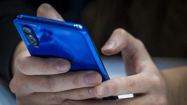 أجهزة «آيفون» تكشف وجود برنامج تجسس في هاتفك