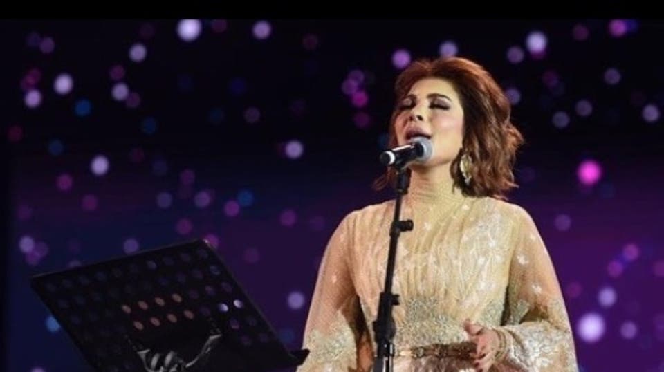 أصالة تبكي على مسرح الرياض أثناء غنائها هذه الكلمات