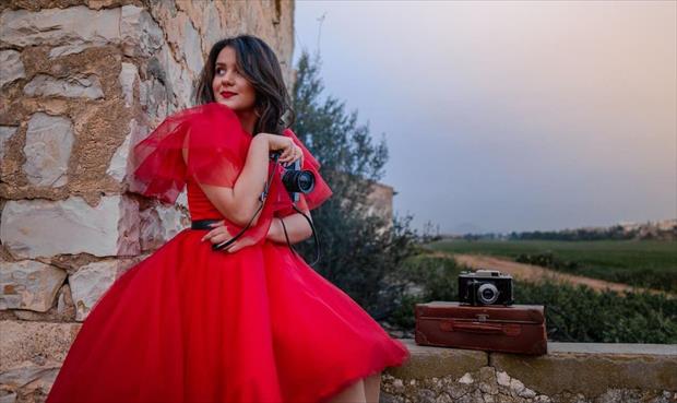 أماني الرياحي تطلق «نور الشمس في عيونك» لعيد الحب