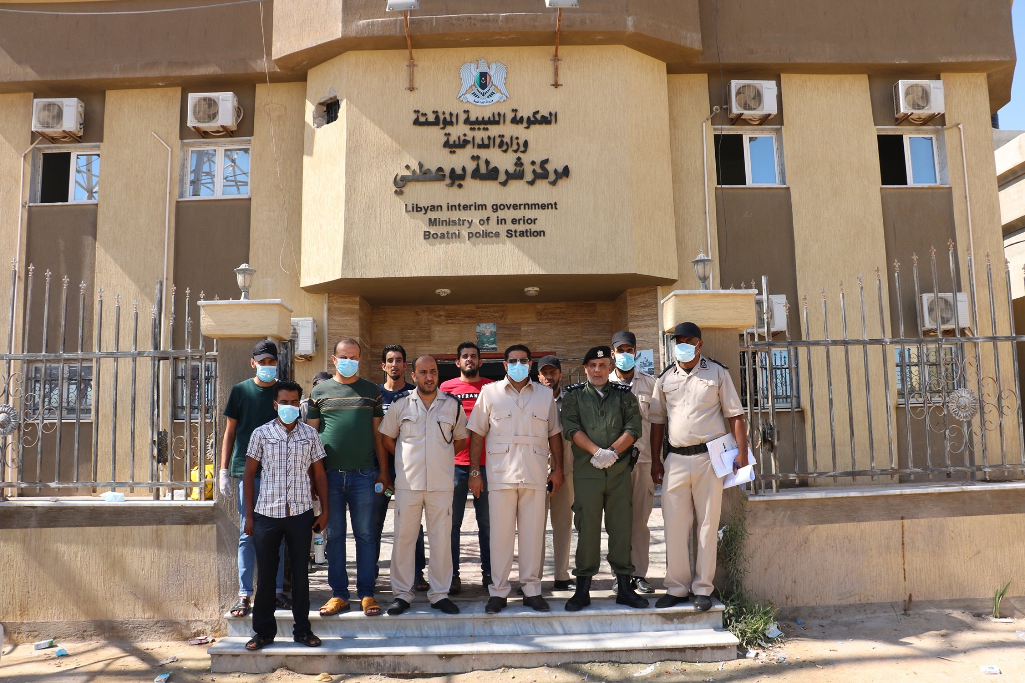 إجراءات للوقاية من فيروس كورونا داخل مركز شرطة بوعطني