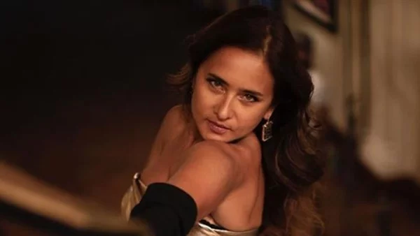 إصابة نيللى كريم فى لوكيشن «100 وش»: فقدت السيطرة على الموتوسيكل فاصطدمت بجدار