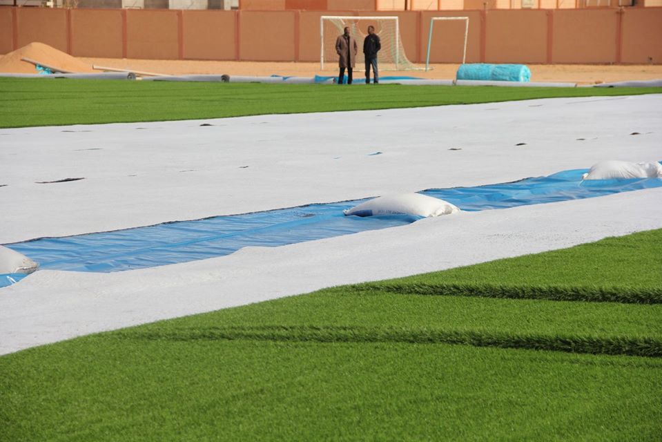 إنطلاق أعمال الصيانة والتطوير لملعب الوفاء في بلدية أوباري..