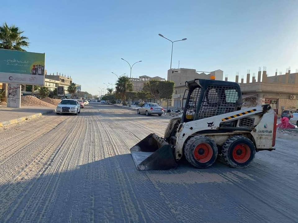 استئناف العمل بمشروع إعادة رصف شارع طرابلس باجدابيا