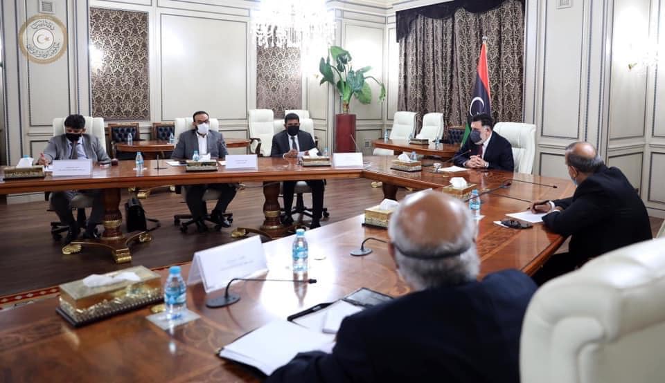 السراج يوعز بالإسراع في سداد المرتبات المتأخرة للعناصر الطبية والطبية المساعدة