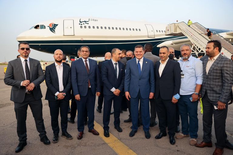 الليبيون يستعيدون قصر القذافي الطائر.. ما القصة؟