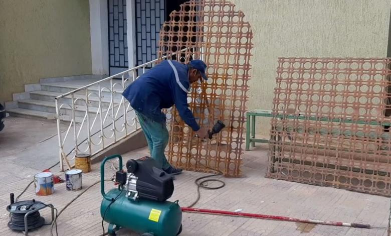 بالصور: أولياء الأمور الطلبة يقومون بصيانة مدرسة عبدالله الهوني الثانوية