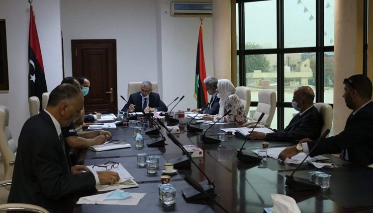 بحث سبل وإجراءات تنظيم العمالة الوافدة