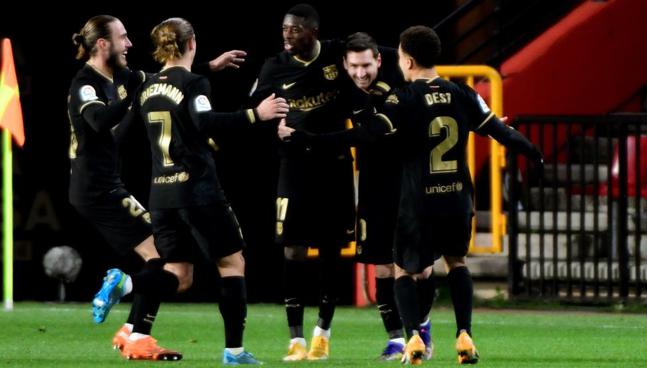 برشلونة يجتاح غرناطة برباعية