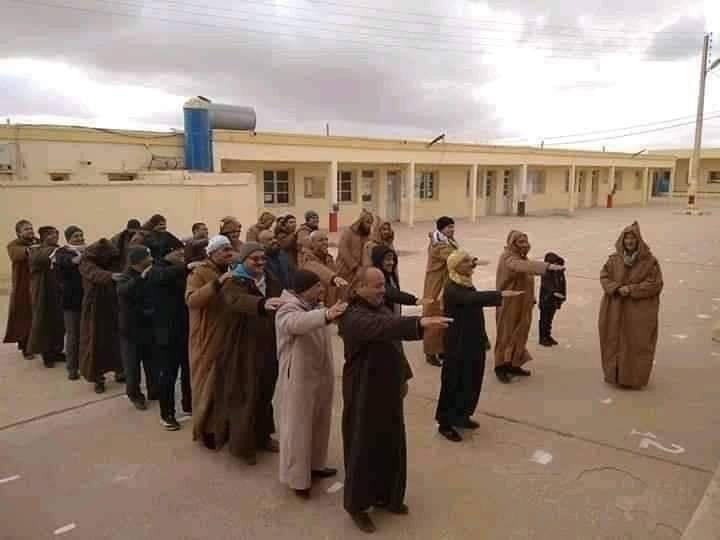 بعد 40 عاما.. شيوخ يعودون لمدرستهم الابتدائية في الزنتان.. لماذا؟