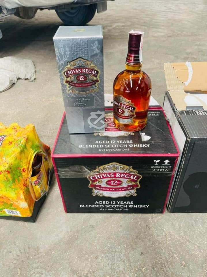 جمرك مصراتة يحبط محاولة تهريب كمية كبيرة من المشروبات الكحولية.. تفاصيل