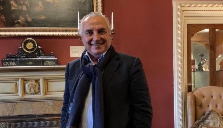 حسني بي: على الحكومة توحيد سعر الصرف و استبدال الدعم السلعي بالنقدي