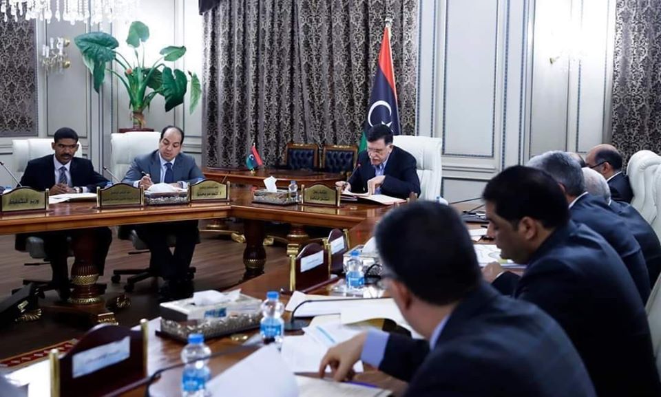 حكومة الوفاق تناقش موضوع رفع الدعم عن المحروقات واستبداله بالدعم المالي