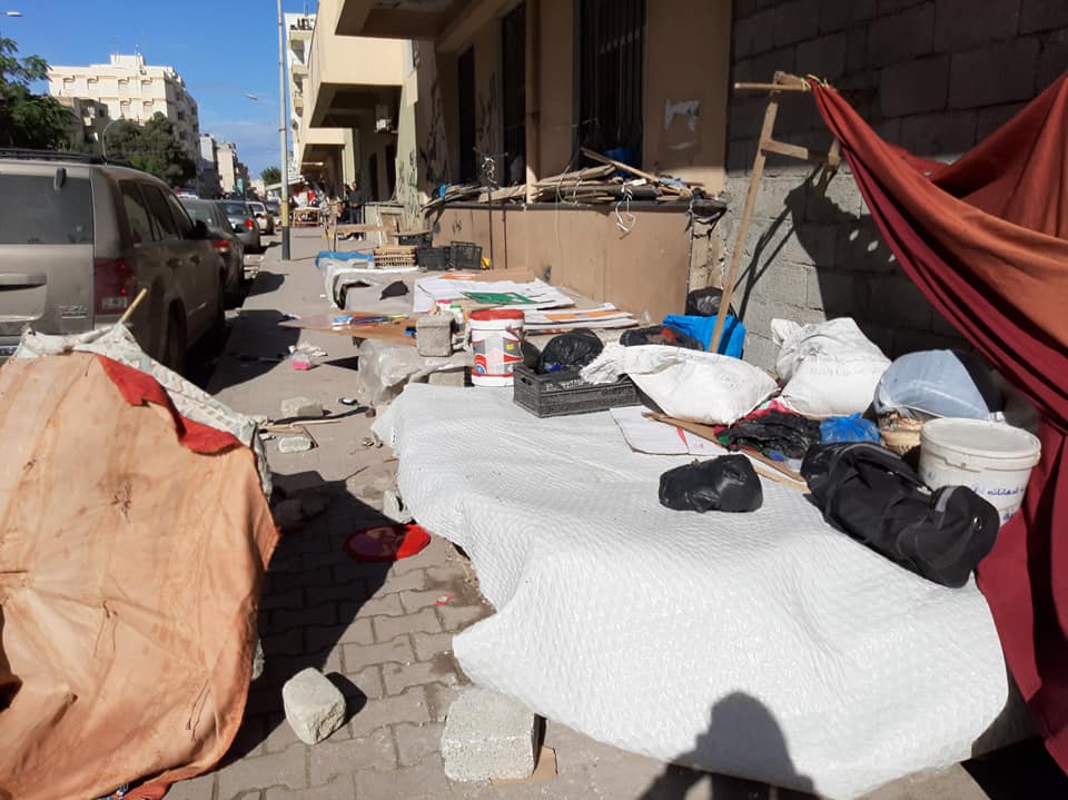 حملة على العمالة الوافدة في الرويسات.. ماذا وجد بحوزتهم؟