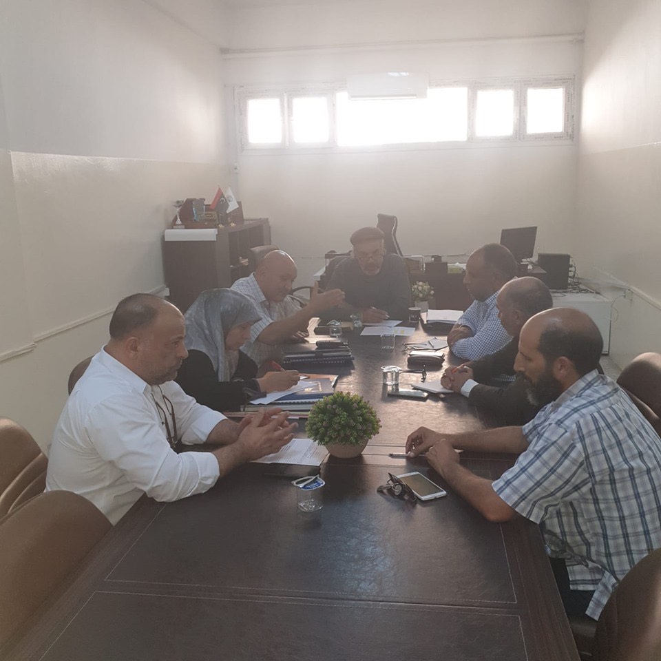 حي الأندلس يبحث مشكلة تكدس القمامة وأسبابها