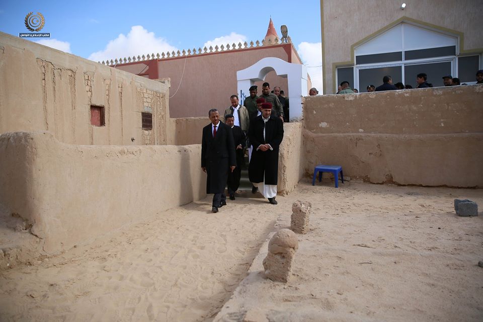 رئيس الحكومة المؤقتة يزور المدينة القديمة في أوجله