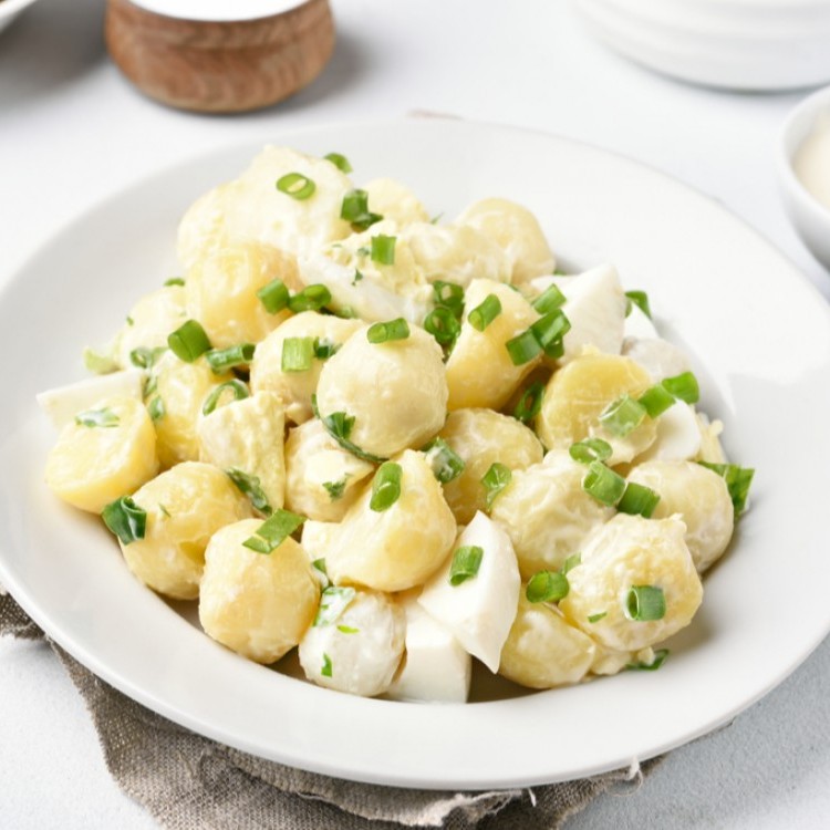 سلطة البطاطس بالزبادي