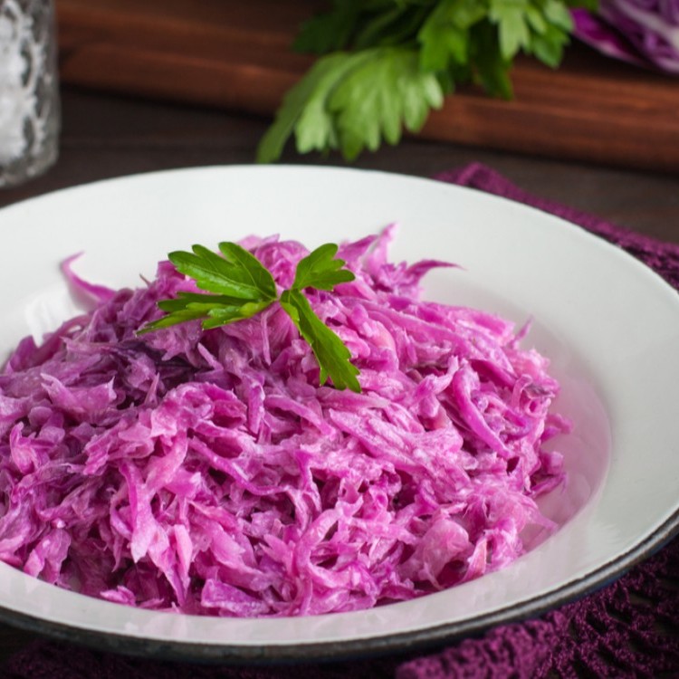 سلطة الملفوف الأحمر بالمايونيز