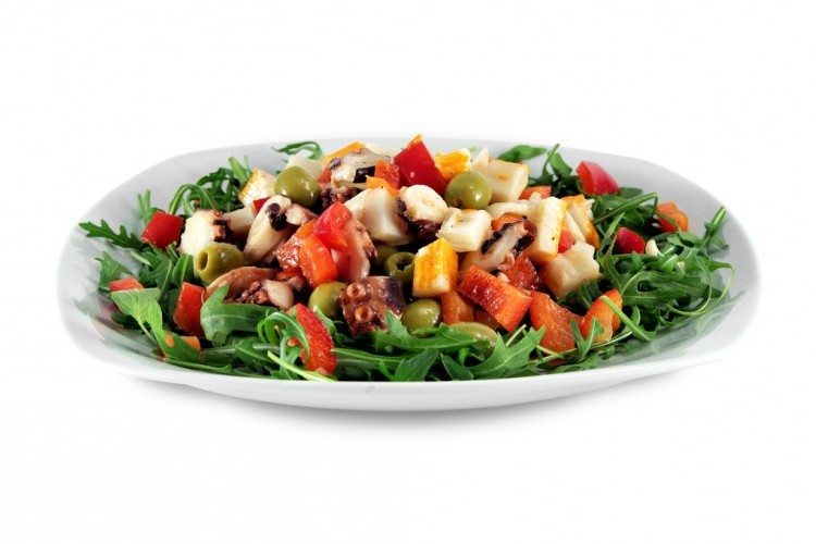 سلطة خضراء بدون طماطم