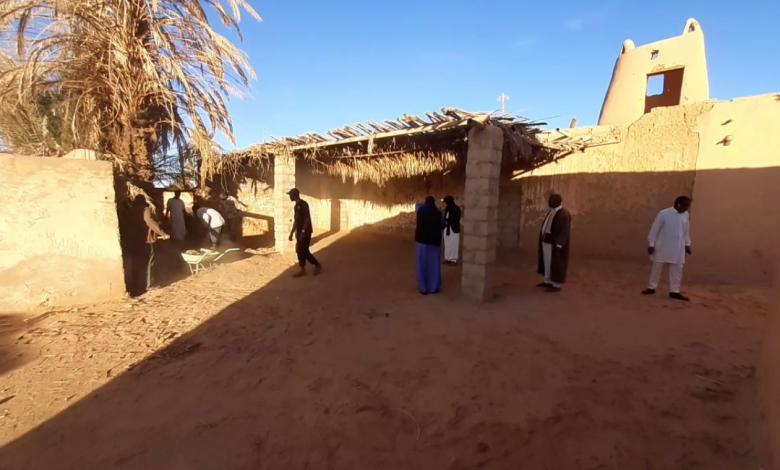 شباب القعيرات يتطوعون لتنظيف القرية القديمة