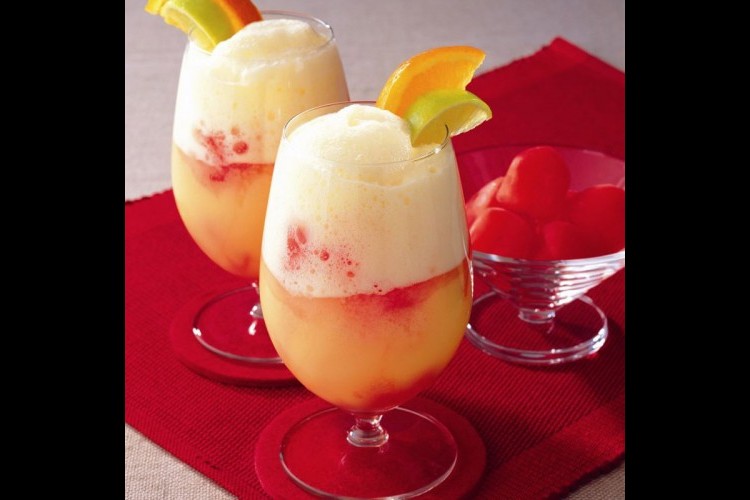 شراب الليموناضة والفراولة