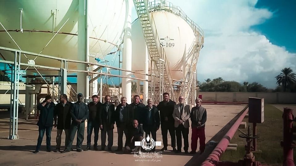 شركة البريقة لتسويق النفط تعلن انهاء عمليات الصيانة لخزانين الغاز المُسال في مستدوع الزاوية