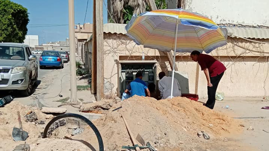 شركة الكهرباء تنفذ أعمال الصيانة بحي الأندلس