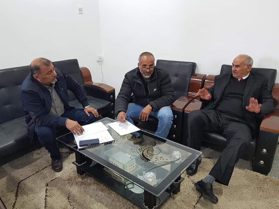 عميد طبرق يبحث المشروعات الحيوية