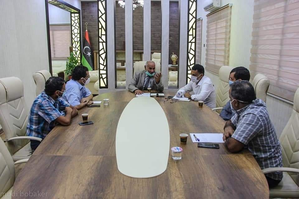 عميد طبرق يناقش تسعيرة الخدمات الطبية