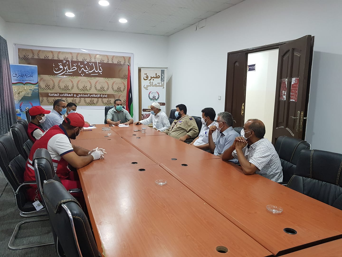 قرار لبلدية طبرق يتعلق بفتح المصارف