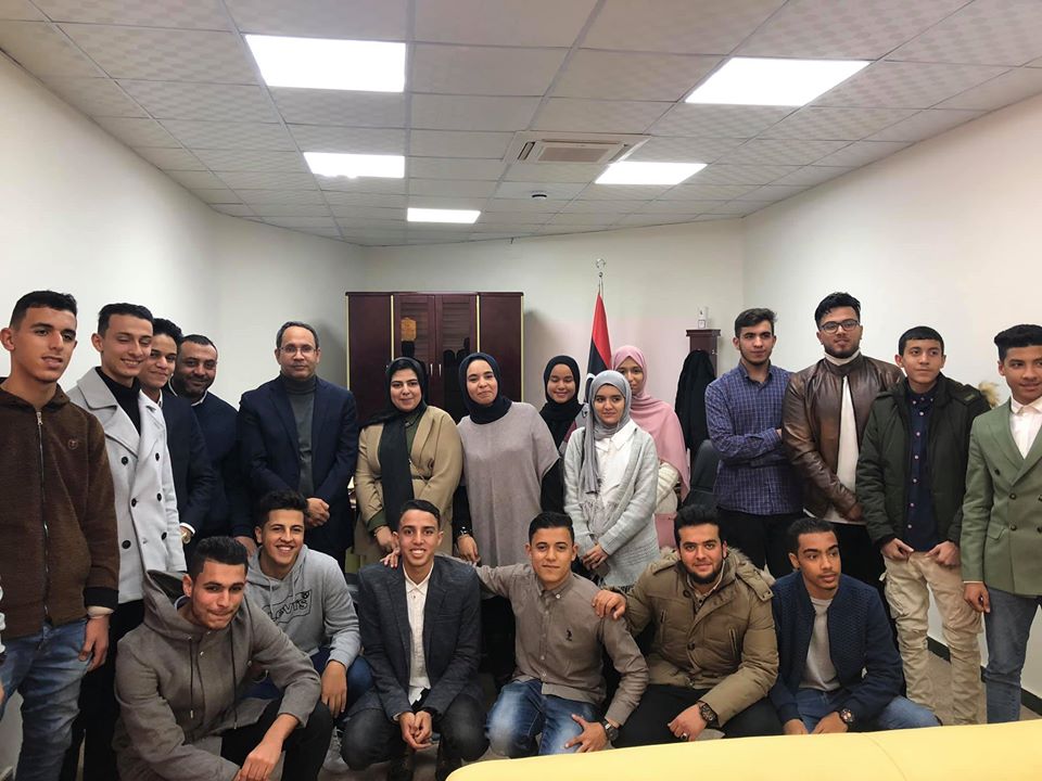 لقاء صريح يجمع وكيل وزارة تعليم الوفاق مع مجموعة من طلبة الثانوية في طرابلس