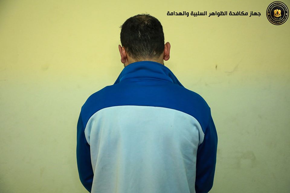 ليبي ينتحل صفة عسكري وينفذ عمليات نصب واحتيال