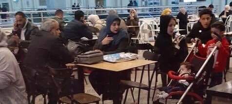 ليبيون في مطار تونس قرطاج الدولي يستغيثون