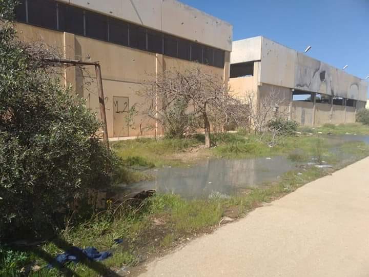 ما هو سبب إغلاق المخازن الطبية في بنغازي؟