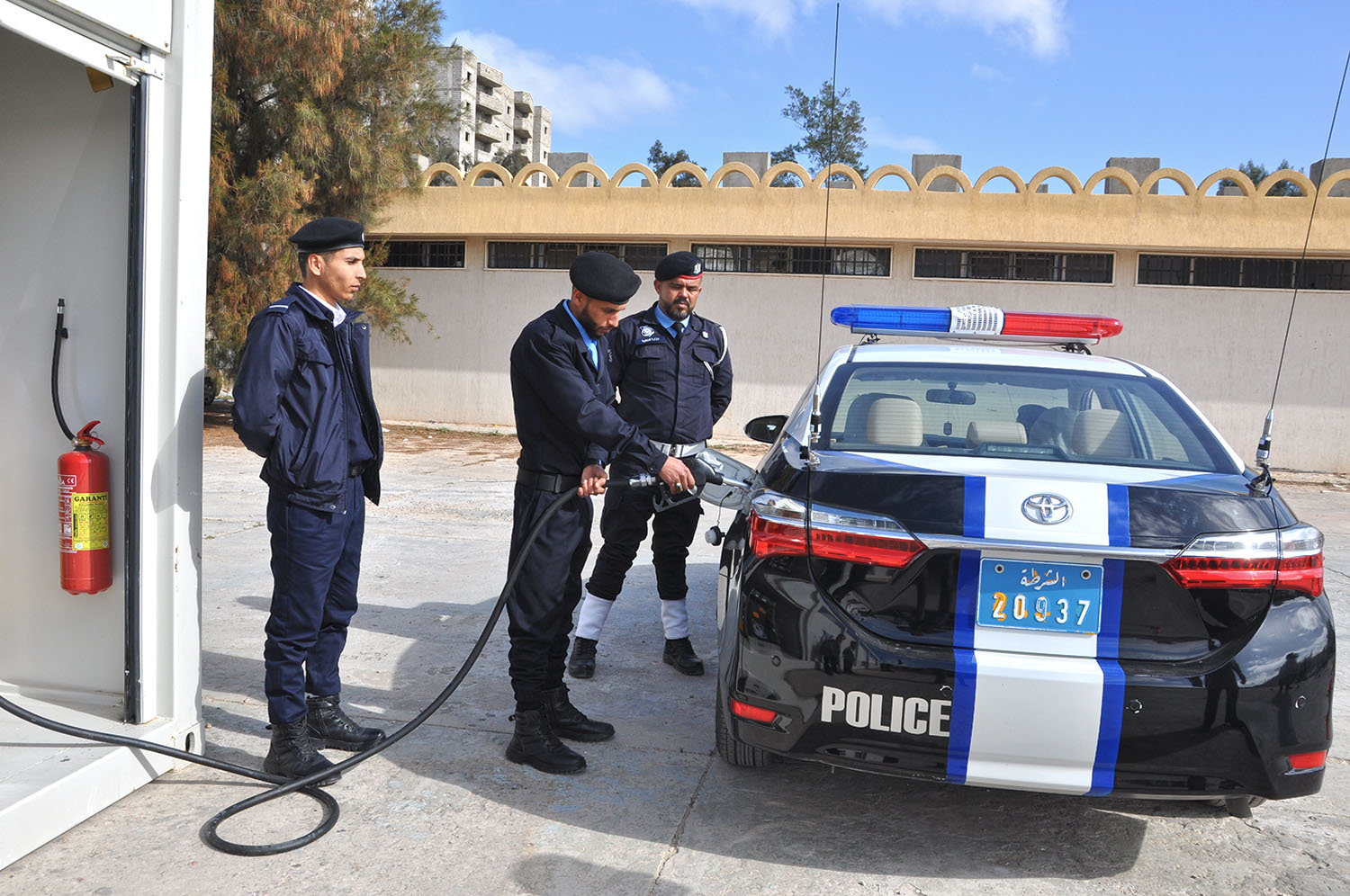 محطة وقود متنقلة لمركبات وزارة الداخلية بحكومة الوفاق