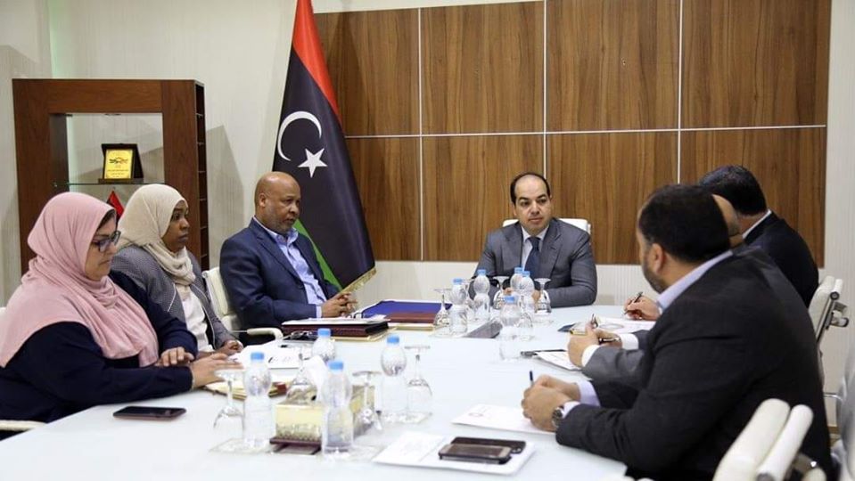 معيتيق يستعرض الخطوات الحكومية الاحترازية لمواجهة الكورونا