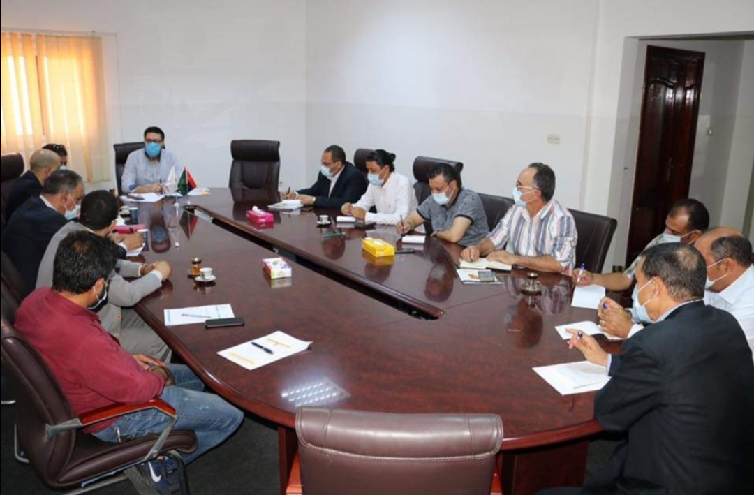 مكافحة الفساد تبحث ملف الوظائف مع مالية الوفاق