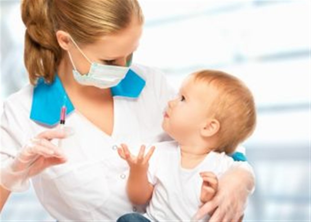 مكتب الرعاية الصحية في اجخره يباشر بإعطاء المطاعيم الخاصة بالمواليد