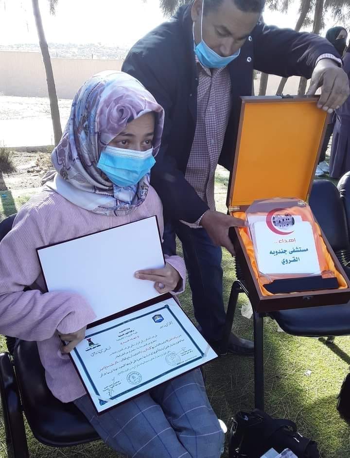 ملاك اعبيش تتحدى الإعاقة.. ولفتة رائعة من مراقبة تعليم الأصابعة