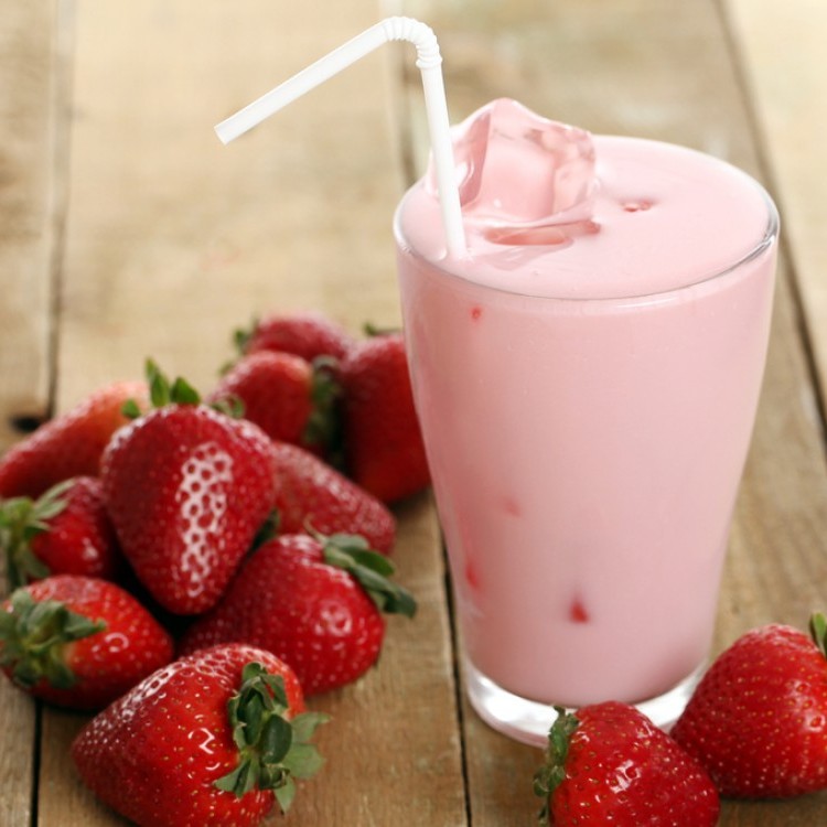 ميلك شيك الفراولة الطازجة